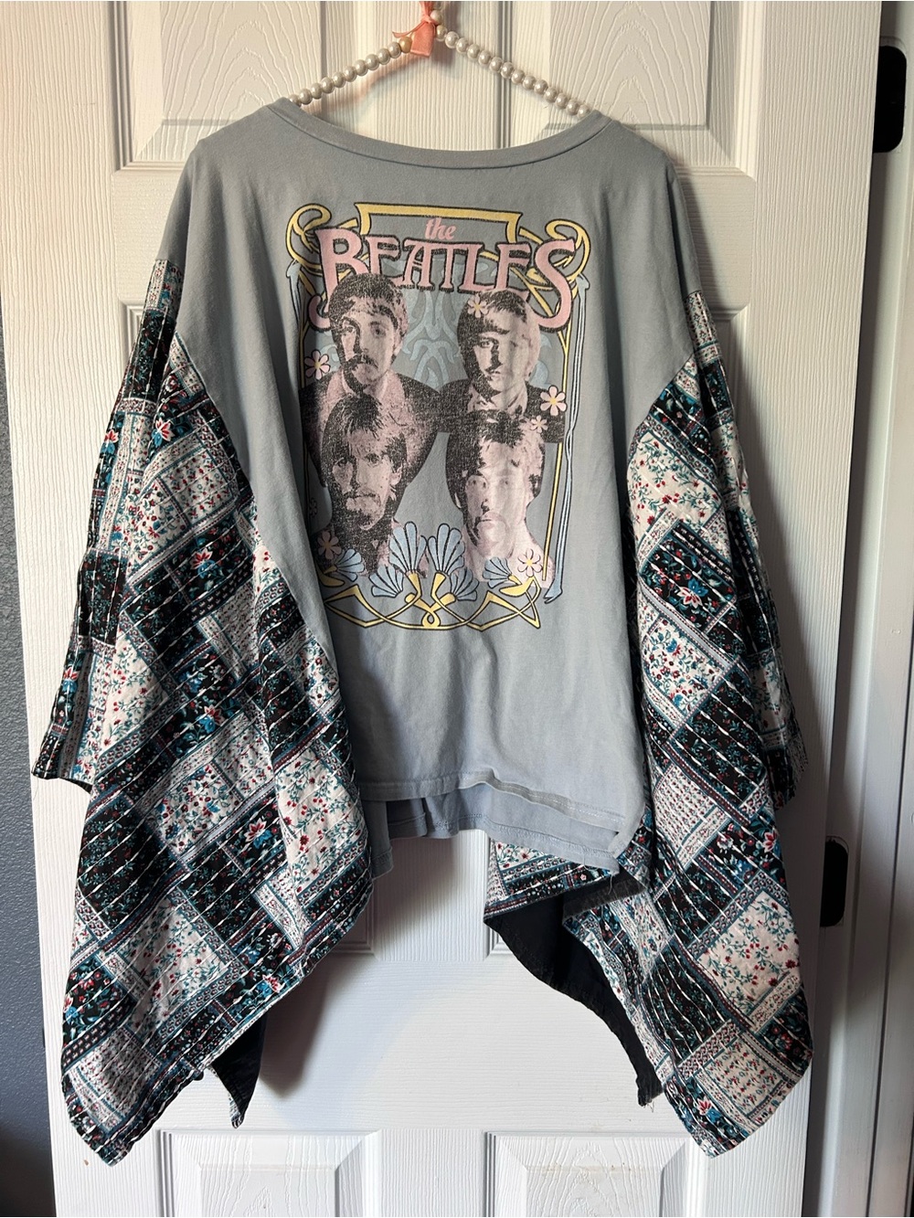 Sky Beatles Print Stitched Poncho Boho Quilt  Top- Sz Medium - Picture 3 of 9